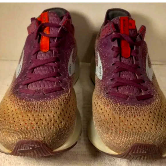 Brooks 1202791B208 Levitate 2 Beige & Purple Running Shoes Women’s Size 7 - Picture 1 of 7